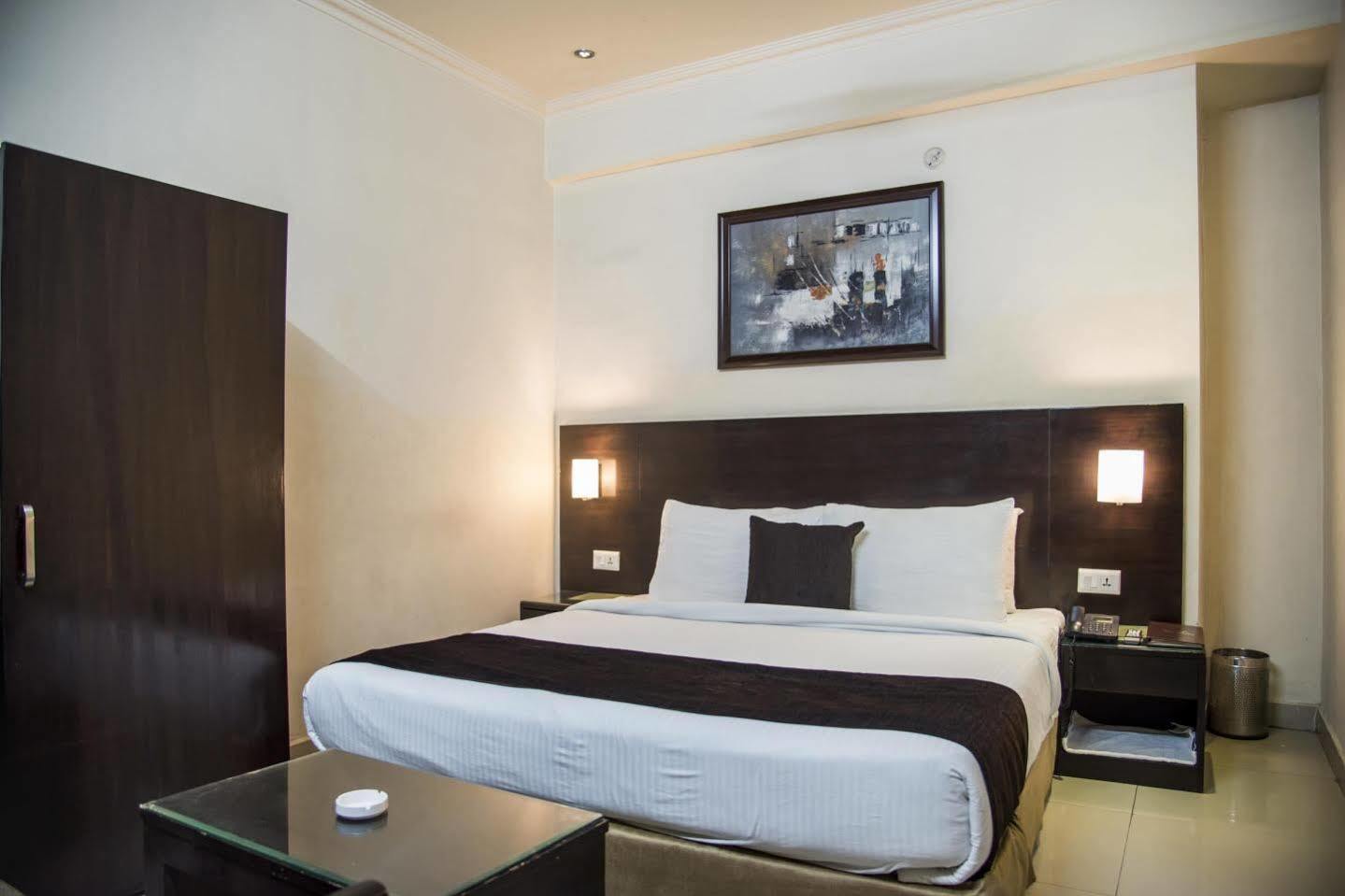 Anr Hotels Лакхнау Екстер'єр фото