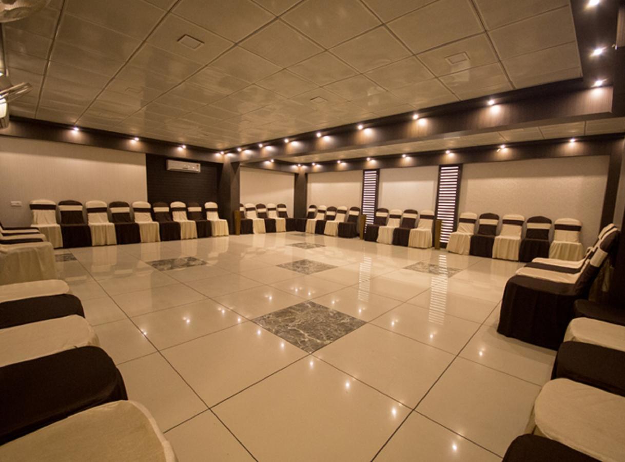 Anr Hotels Лакхнау Екстер'єр фото
